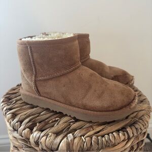 UGG Kids Classic Mini II Booties Size 2
